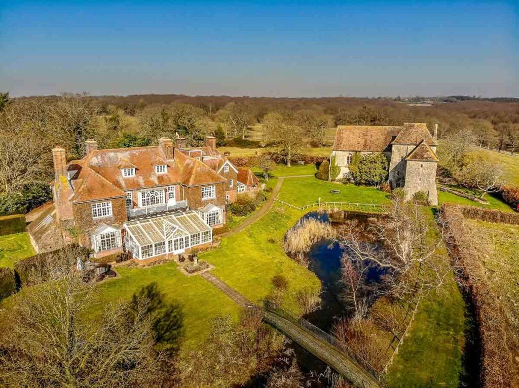 Contact Bilsington Priory Manor House to book your afternoon tea